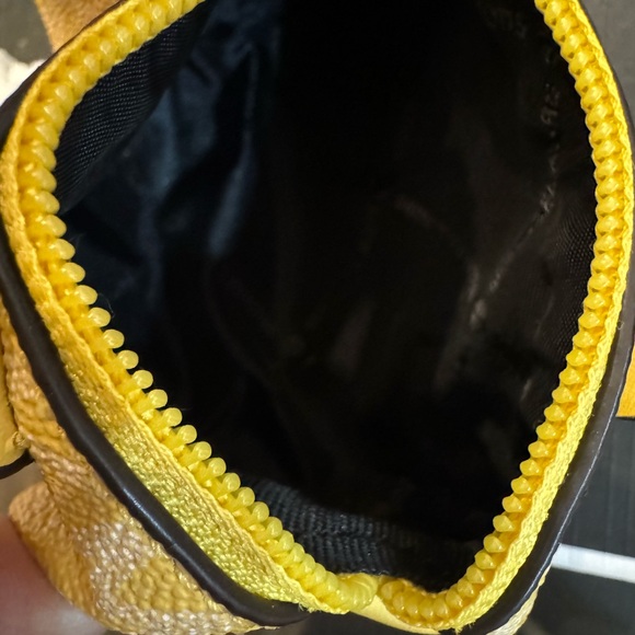 NWT Michael Kors Micro Duffle keychain - Picture 7 of 7